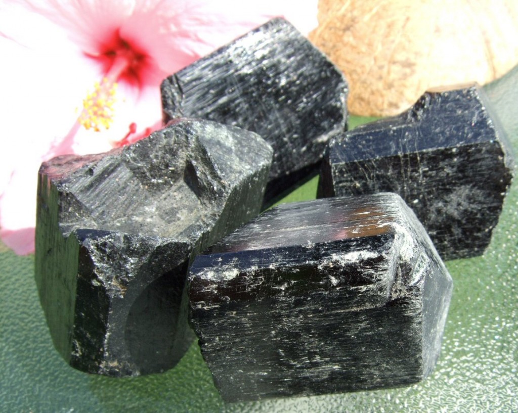 black tourmaline difference black obsidian onyx